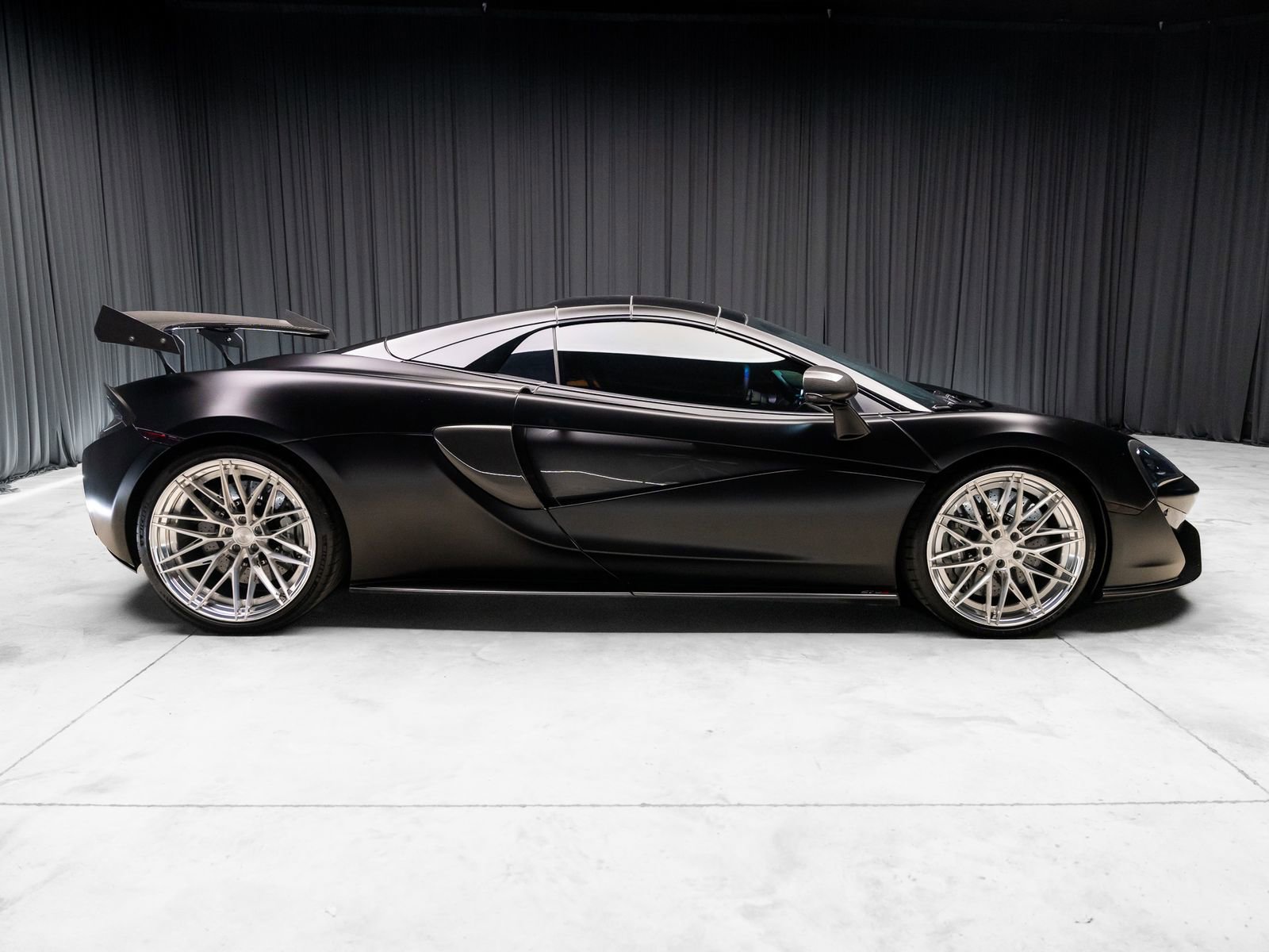 Used 2018 McLaren 570S Spider RWD image 17