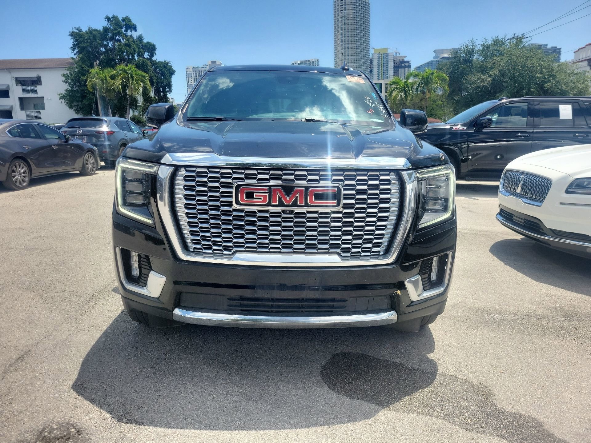 Used 2023 GMC Yukon XL Denali AWD/4WD image 2