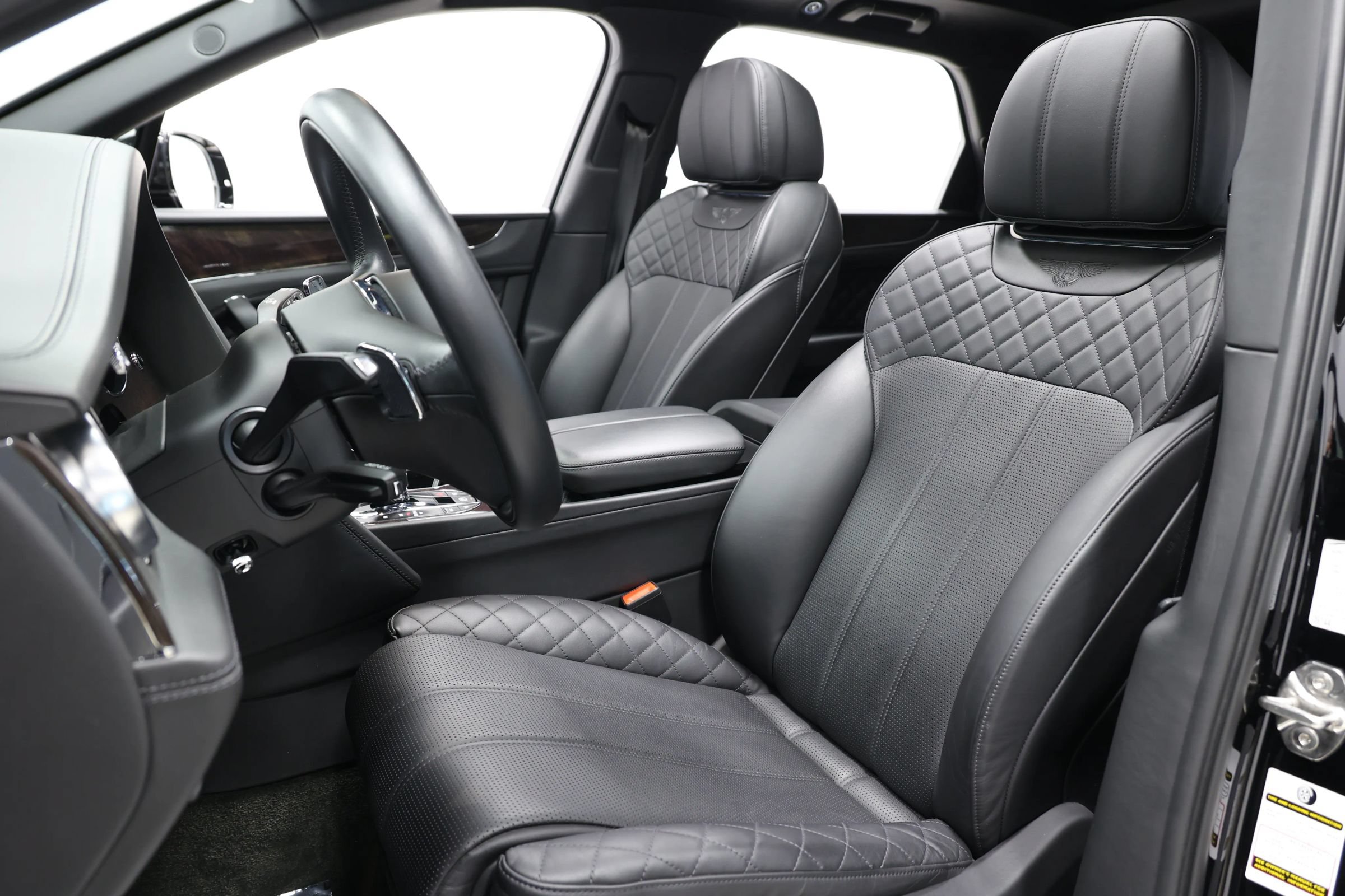Used 2020 Bentley Bentayga Plug-In Hybrid AWD/4WD image 18