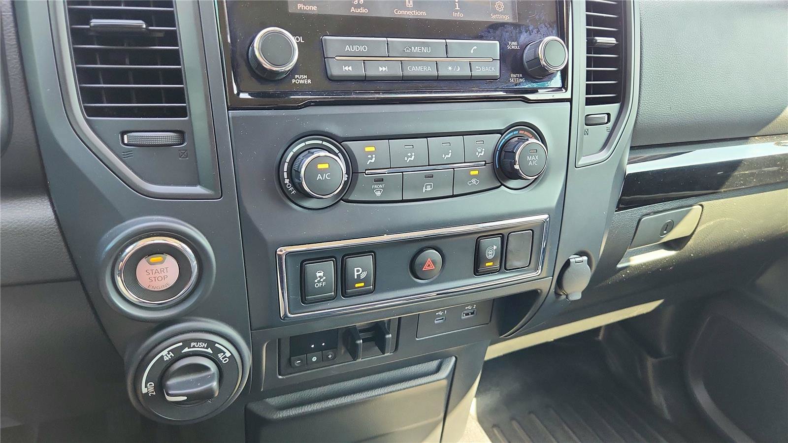 Used 2022 Nissan Titan SV AWD/4WD image 28