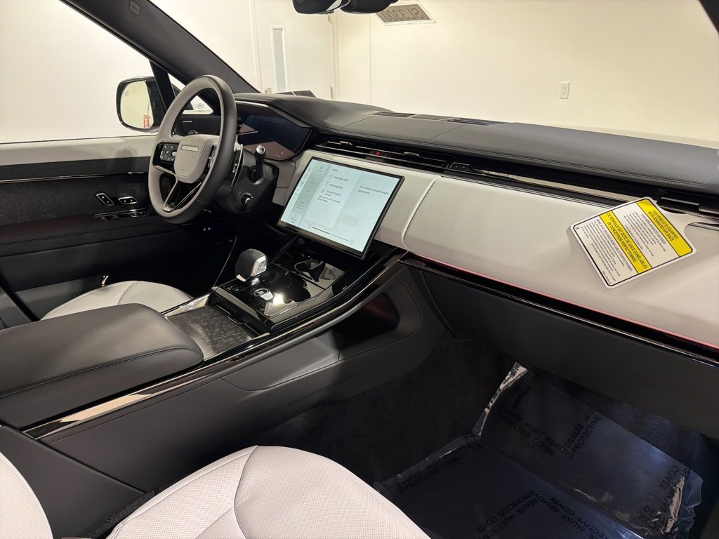 New 2025 Land Rover Range Rover Sport Dynamic SE image 24