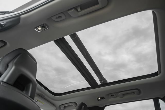 Used 2022 Volvo XC90 T6 Momentum w/ Advanced Package image 34