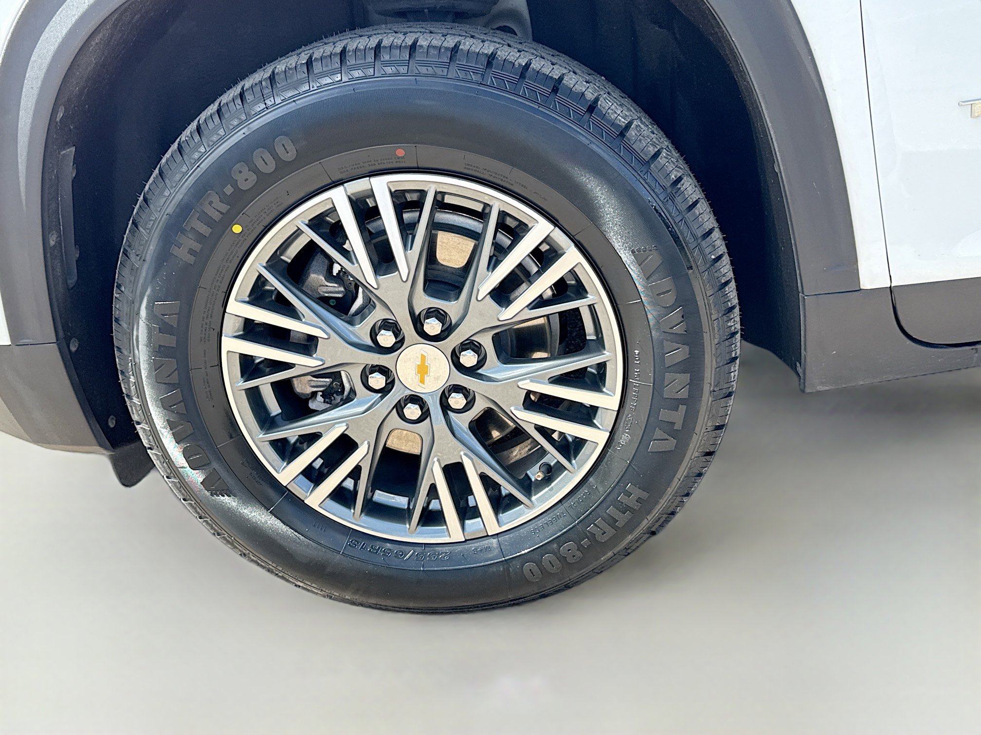 Used 2025 Chevrolet Traverse LT image 43