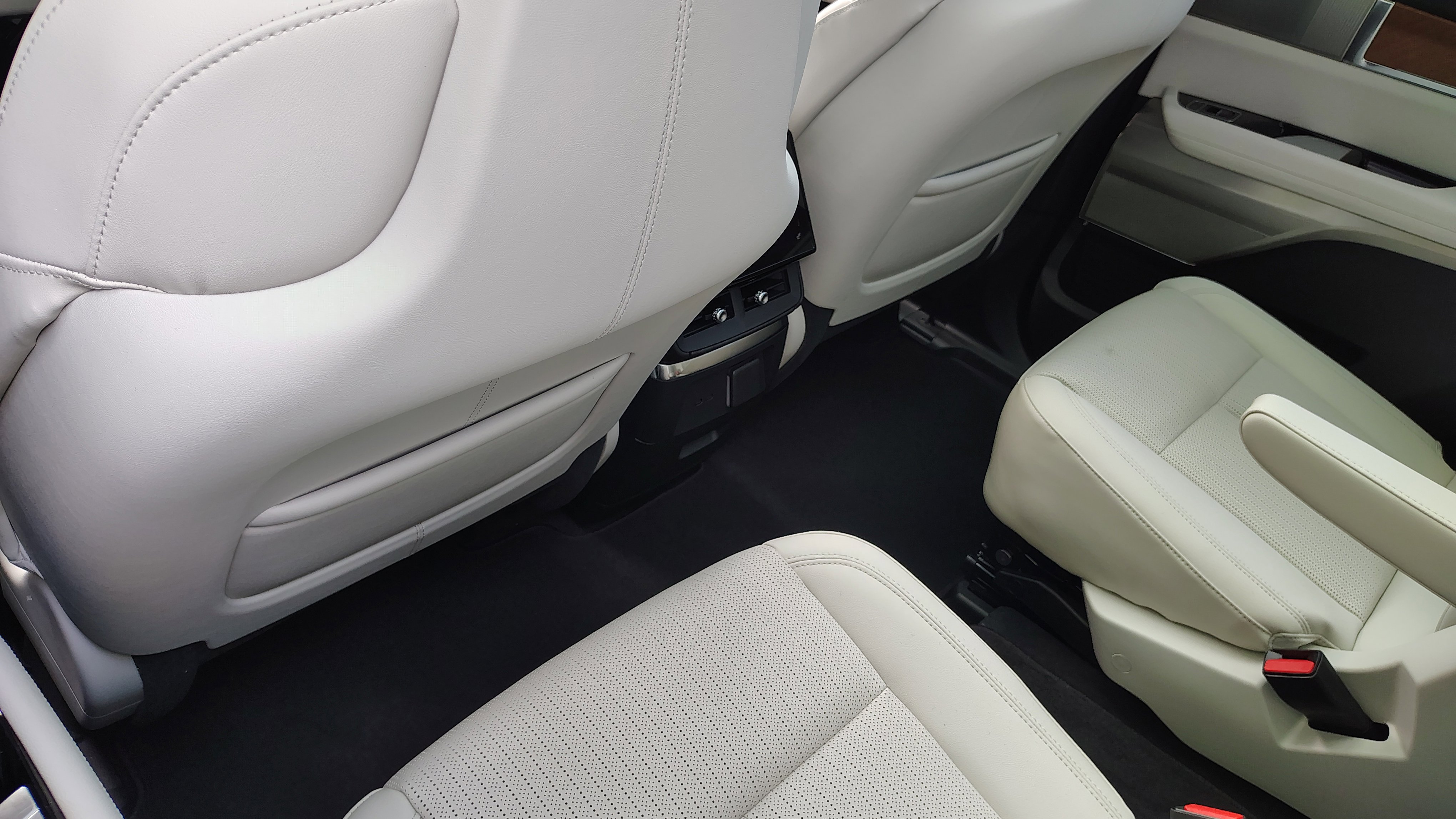 New 2026 Cadillac Vistiq Sport image 28
