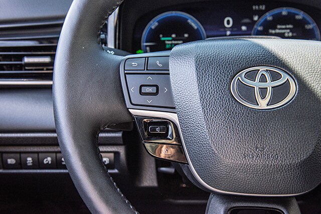 Used 2025 Toyota Camry XSE w/ Premium Plus Package AWD/4WD image 9