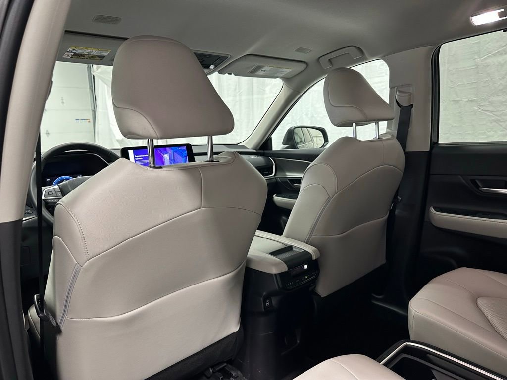 Used 2025 Toyota Grand Highlander AWD image 50