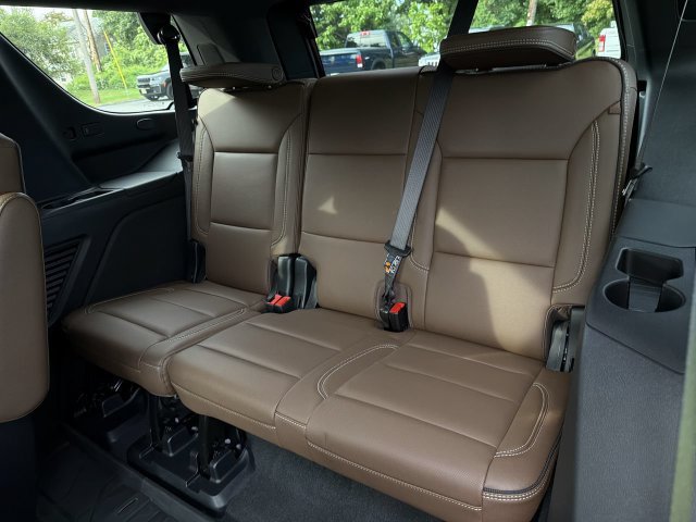 Used 2025 Chevrolet Tahoe High Country AWD/4WD image 24