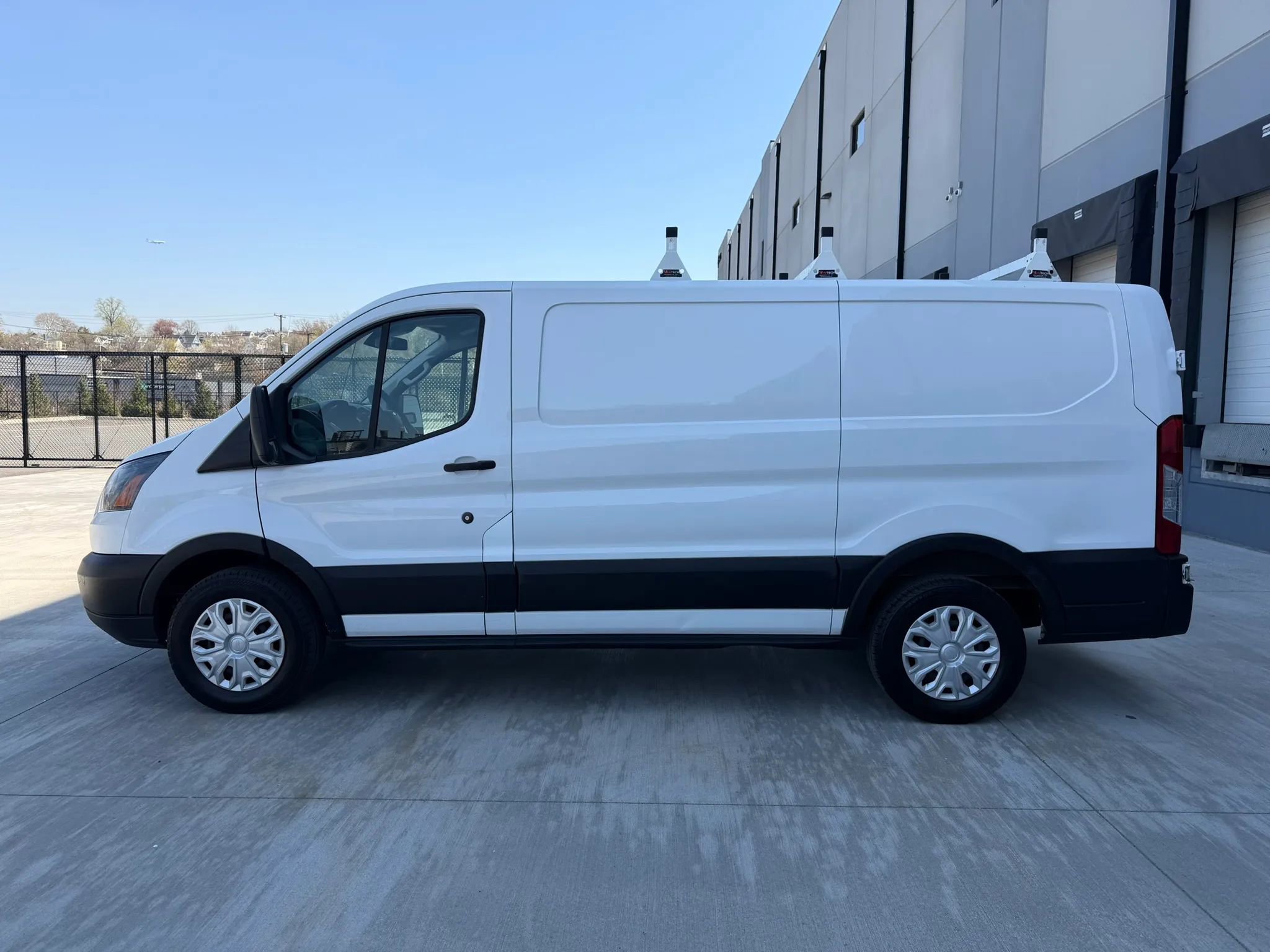 Used 2019 Ford Transit 150 130 Low Roof RWD image 4