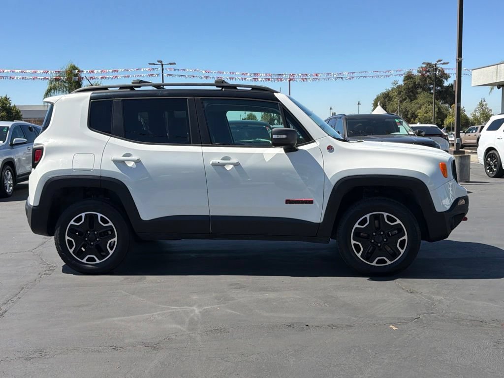 Used 2017 Jeep Renegade Trailhawk AWD/4WD image 12