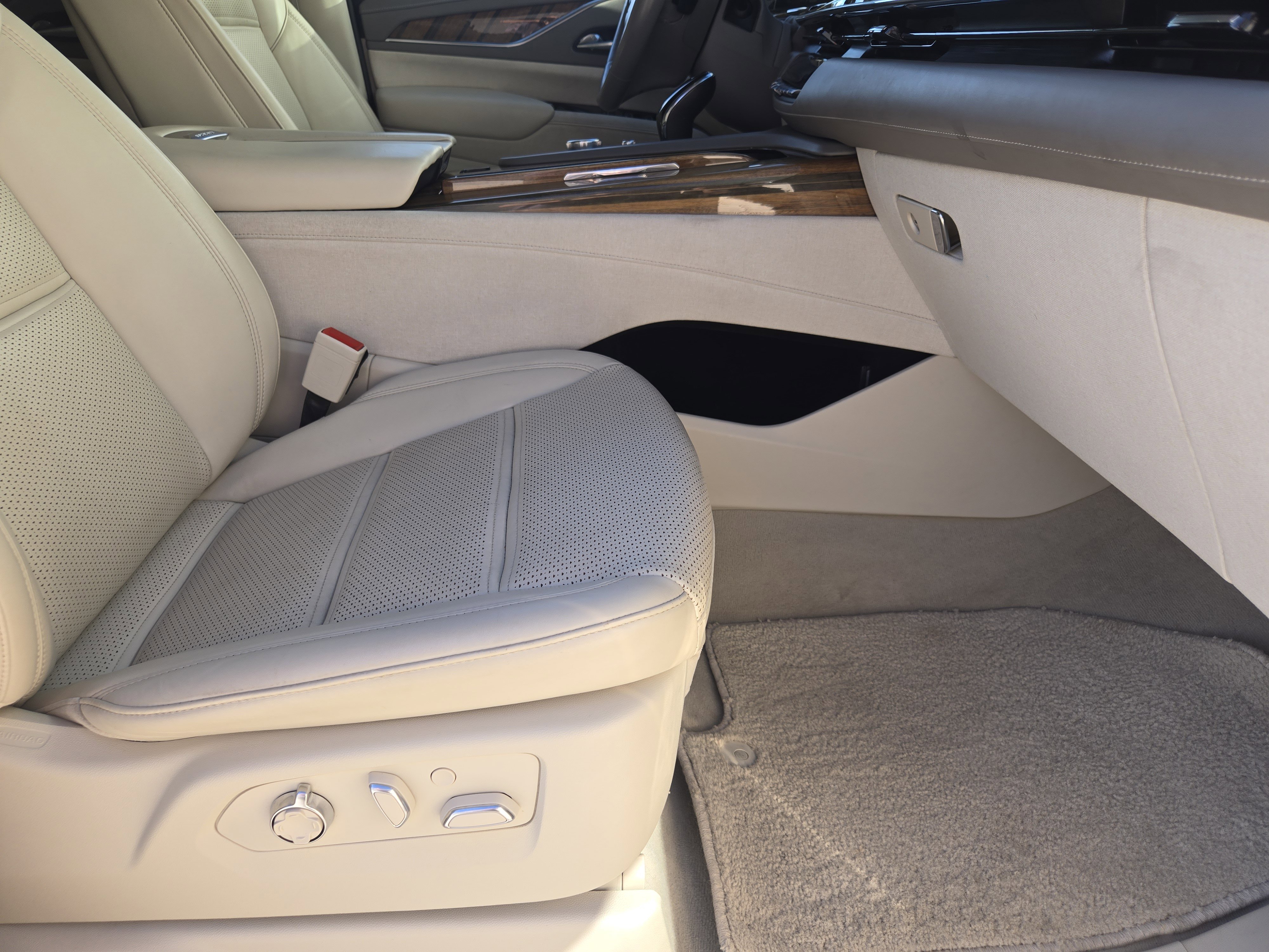 Used 2022 Cadillac Escalade Sport Platinum w/ Heavy-Duty Trailer Package image 17