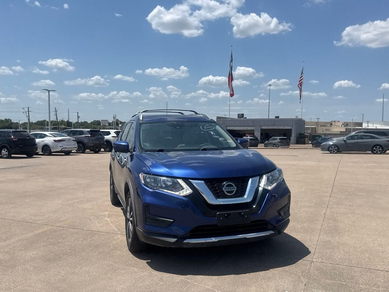 Used 2019 Nissan Rogue SV w/ Sun & Sound Touring Package FWD image 3