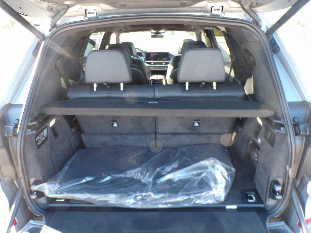 Used 2026 BMW X7 M60i image 16