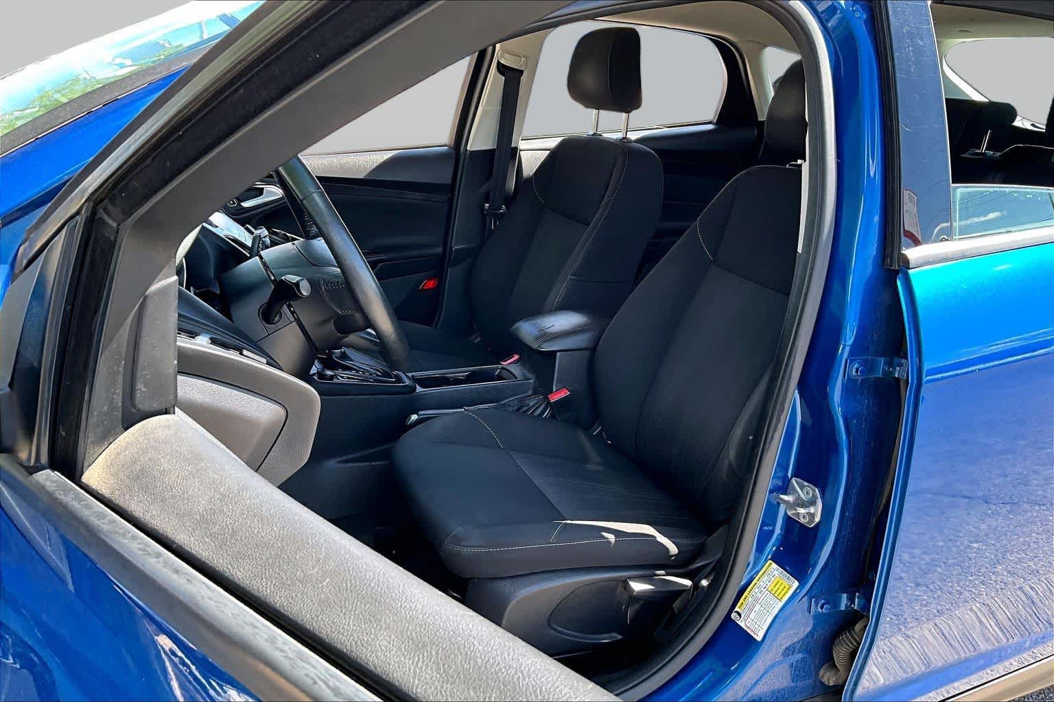 Used 2018 Ford Focus SE w/ Cold Weather Package FWD image 8