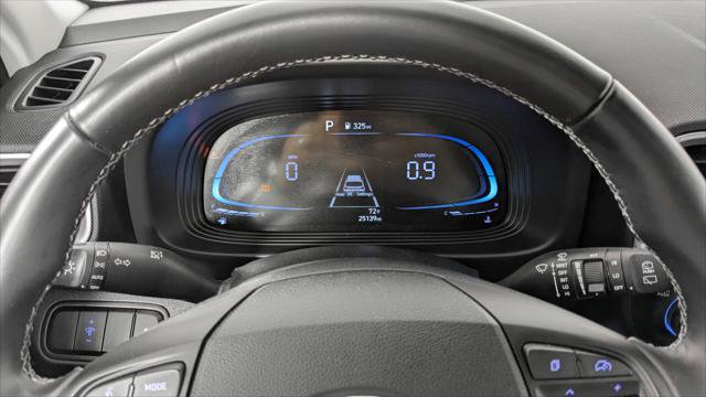 Used 2025 Hyundai Venue SEL FWD image 27