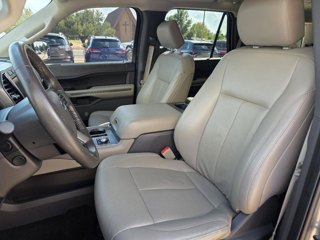 Used 2019 Ford Expedition XLT w/ Equipment Group 202A AWD/4WD image 13