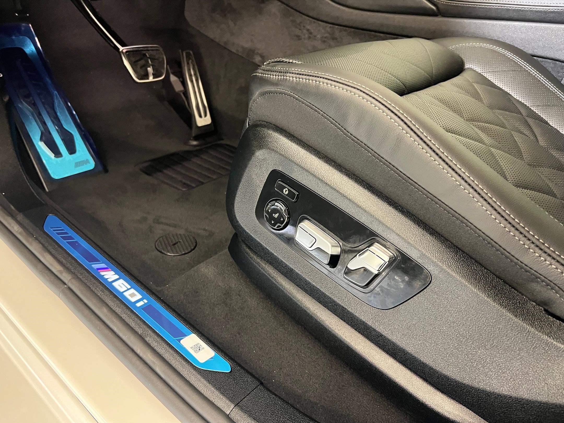 New 2026 BMW X6 M60i w/ Executive Package image 13