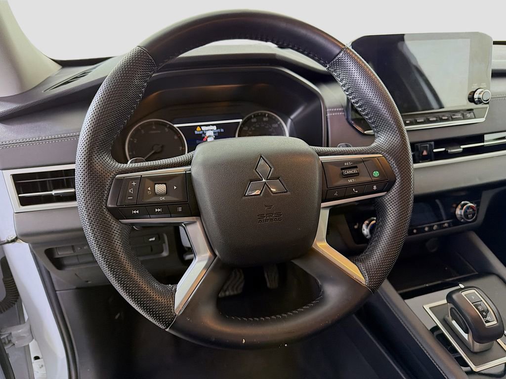 Used 2023 Mitsubishi Outlander SE image 14