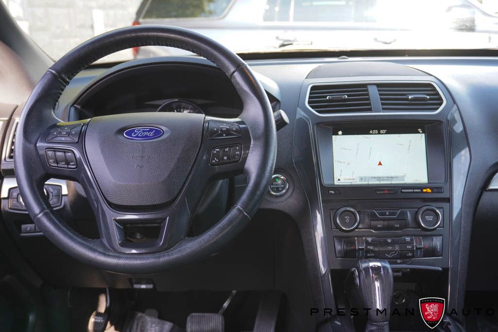 Used 2018 Ford Explorer XLT AWD/4WD image 2