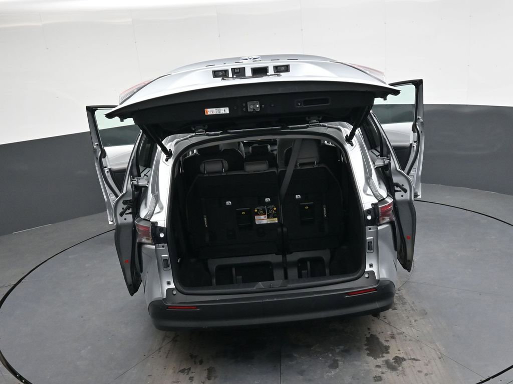 Used 2025 Toyota Sienna XLE image 48