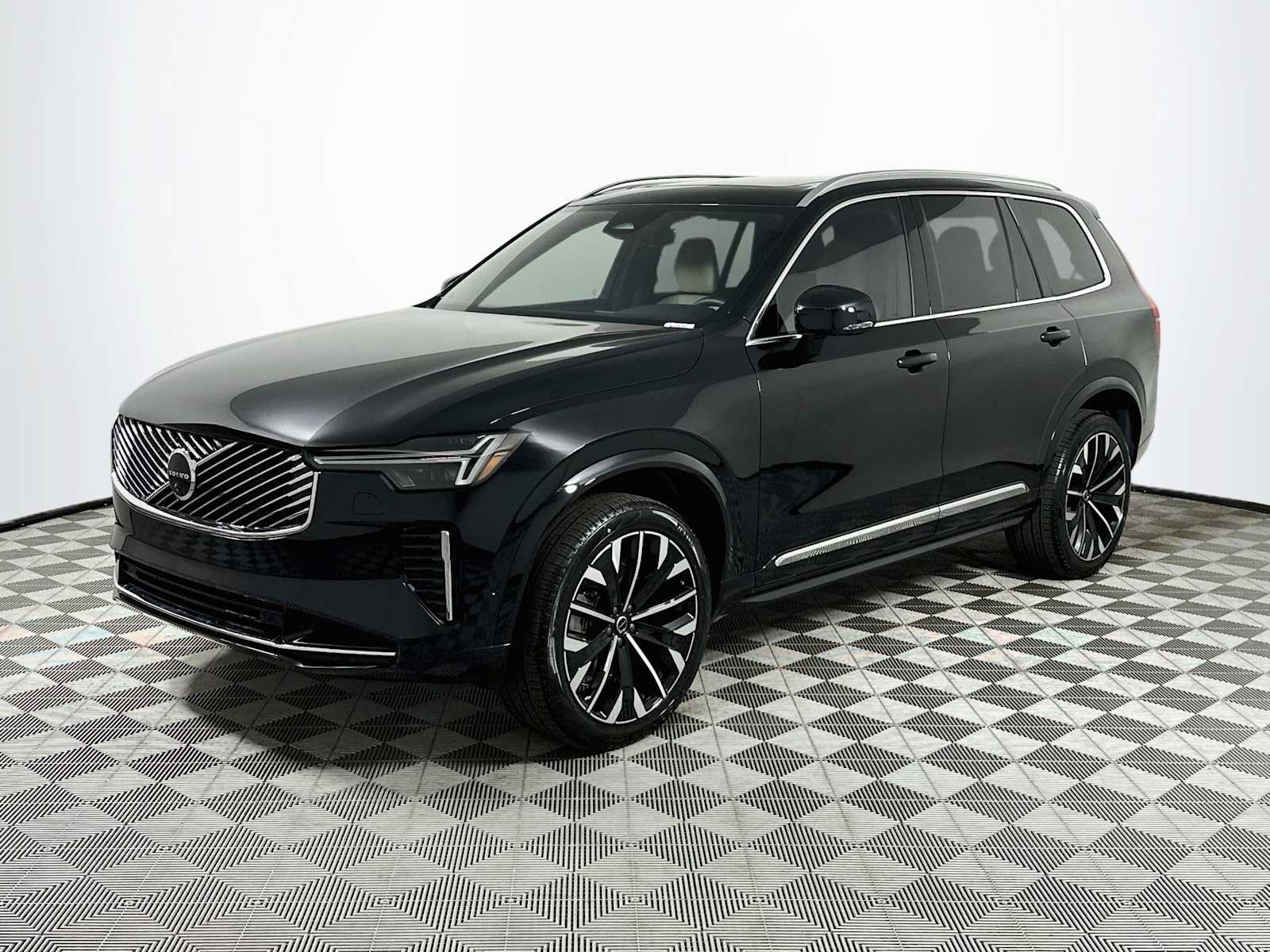 New 2026 Volvo XC90 B6 Plus w/ Protection Package Premier AWD/4WD image 3