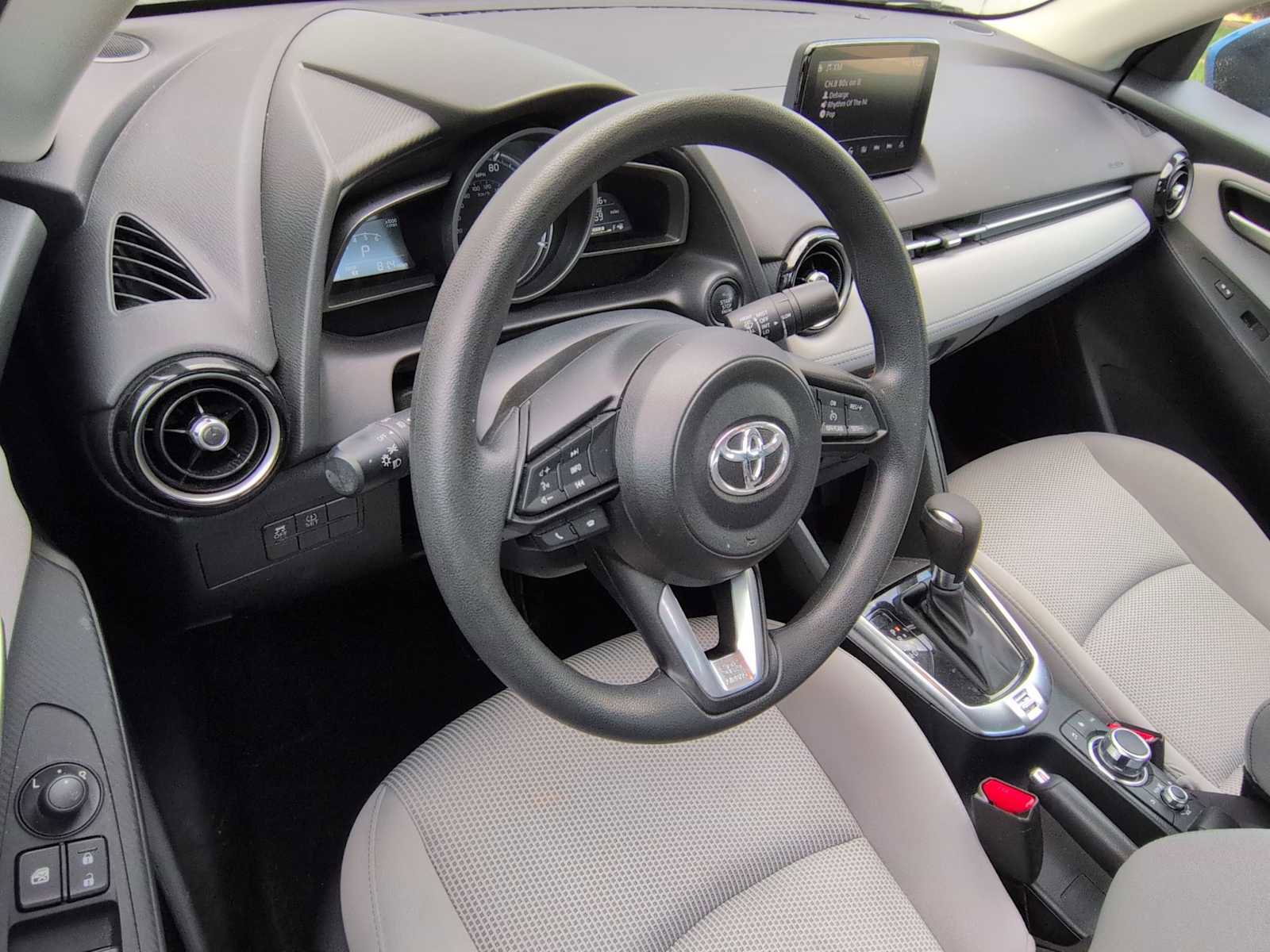 Used 2019 Toyota Yaris LE image 10