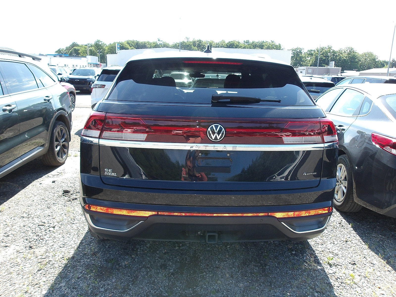 Used 2025 Volkswagen Atlas Cross Sport SE AWD/4WD image 2