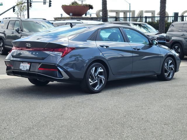 Certified 2025 Hyundai Elantra SEL image 4