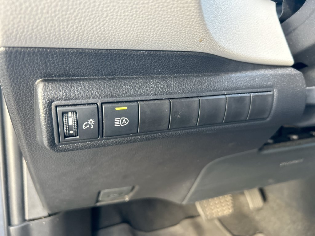 Used 2025 Toyota Corolla LE FWD image 13