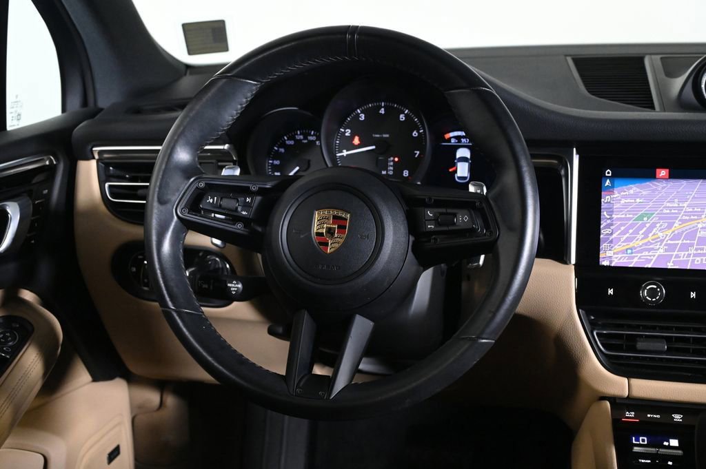 Certified 2024 Porsche Macan AWD/4WD image 12