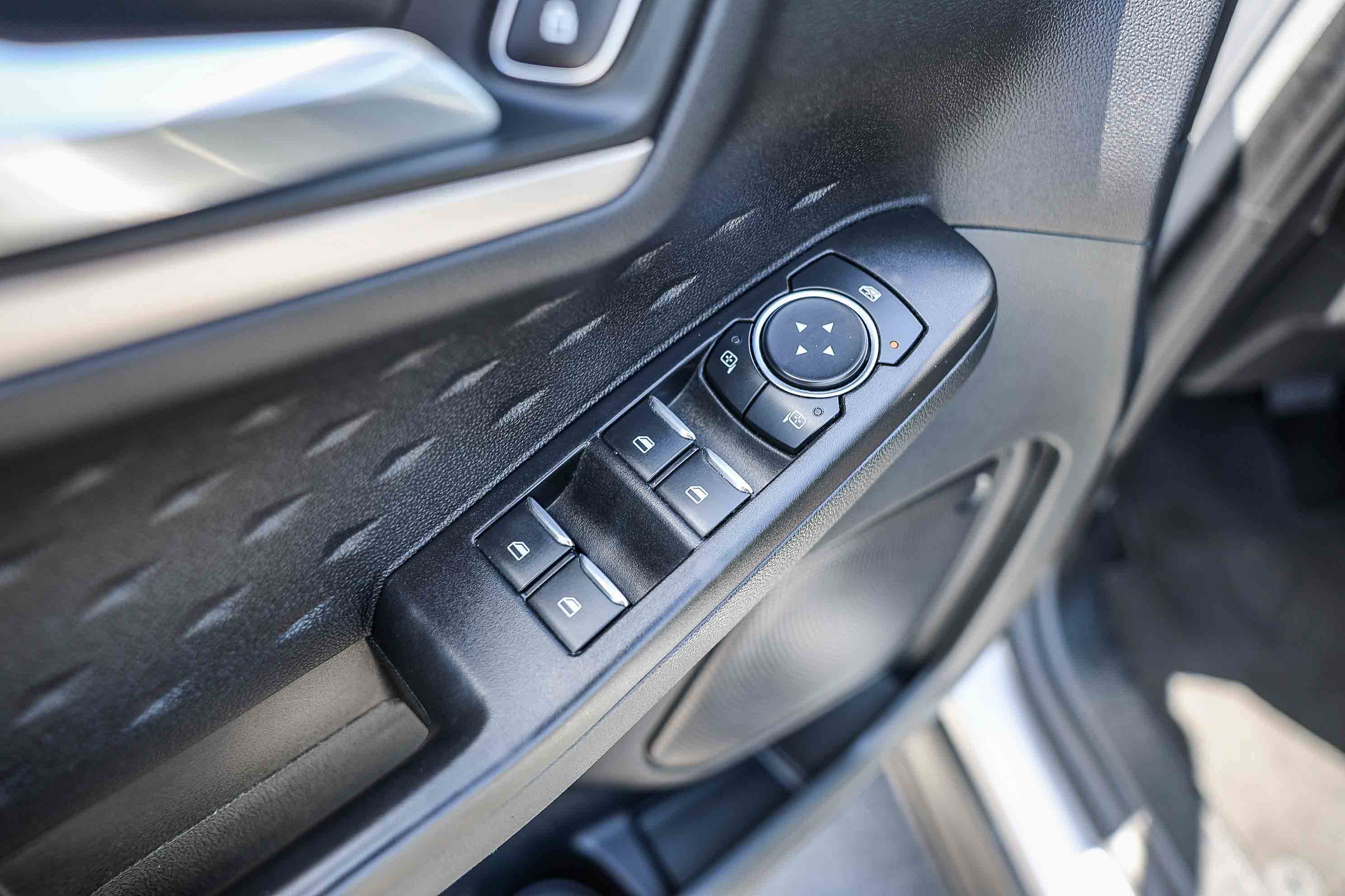 Used 2020 Ford Escape SE Sport image 13