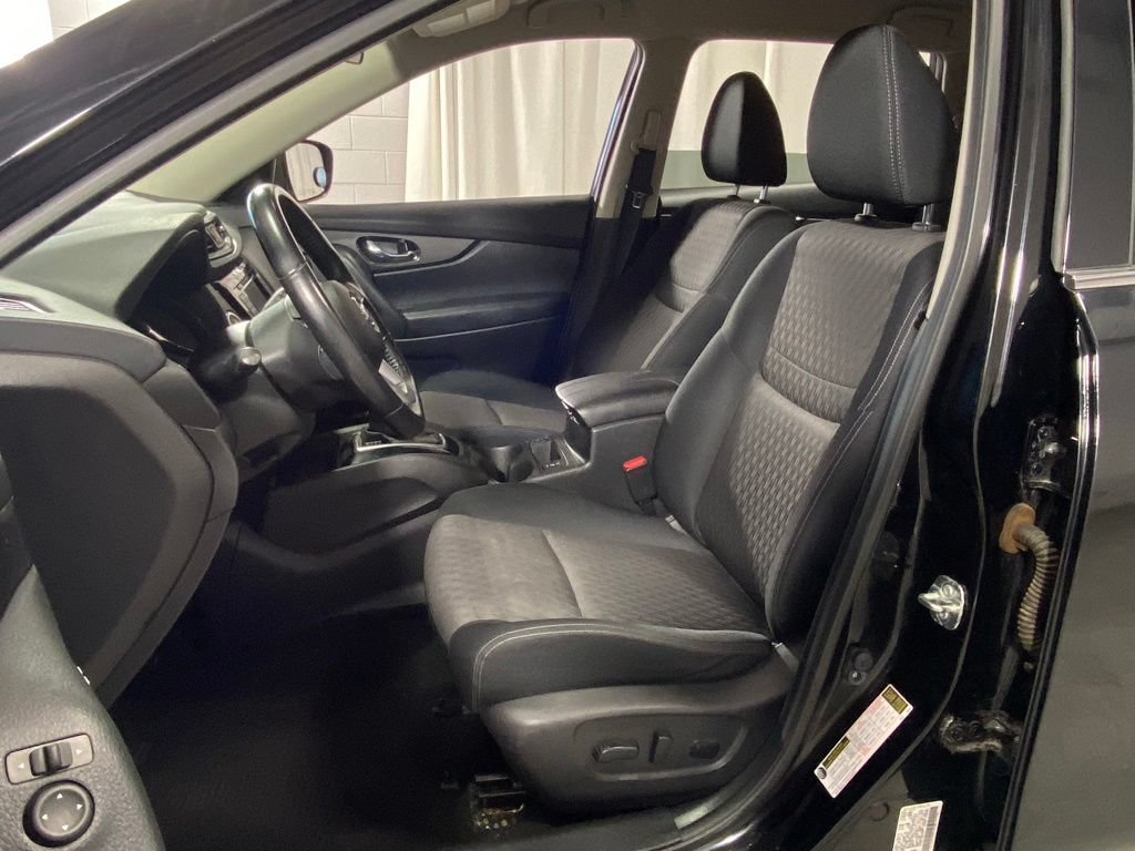 Used 2018 Nissan Rogue SV w/ Premium Package AWD/4WD image 18