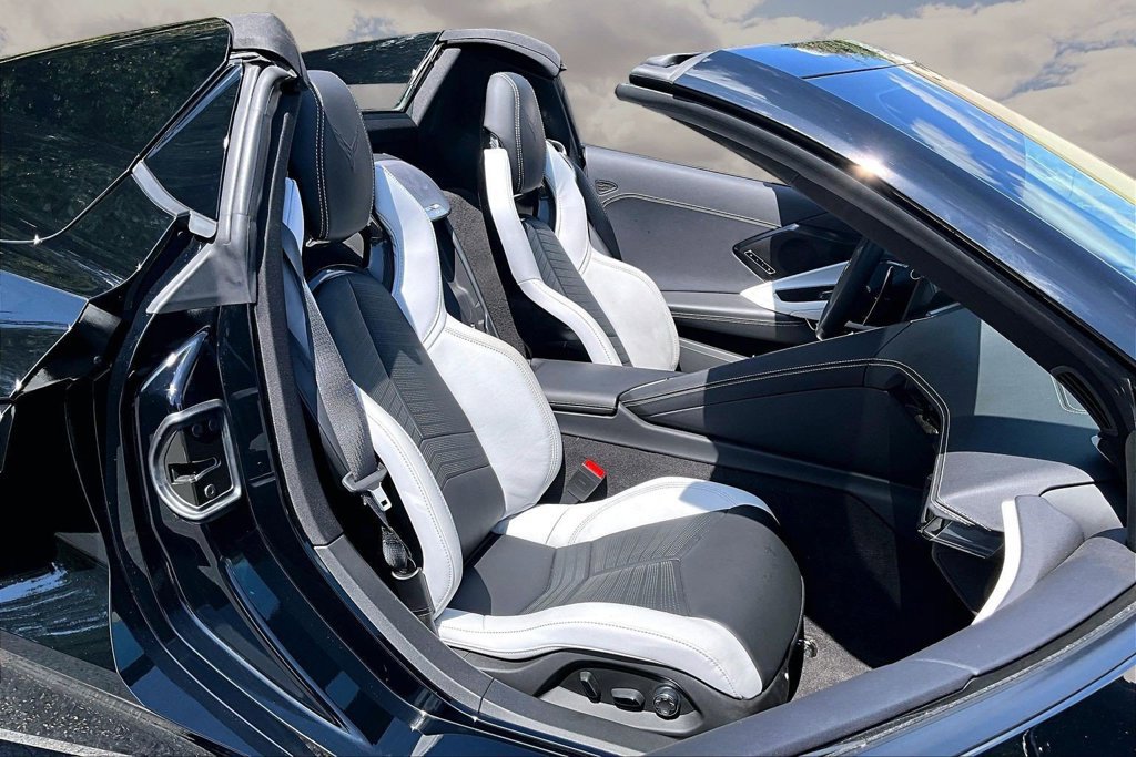 Used 2023 Chevrolet Corvette Stingray Preferred Conv w/ Stealth Interior Trim Package RWD image 26