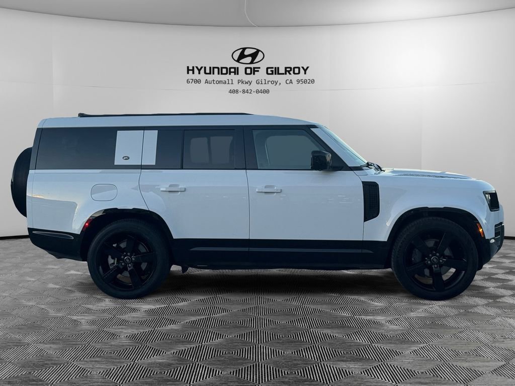 Used 2024 Land Rover Defender 130 X-Dynamic SE image 4