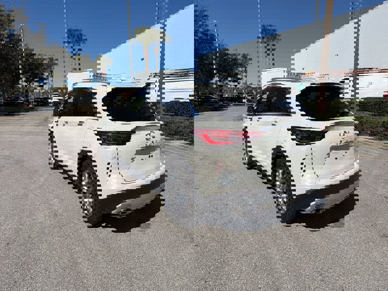 Used 2020 INFINITI QX50 Luxe w/ Navigation Package image 3