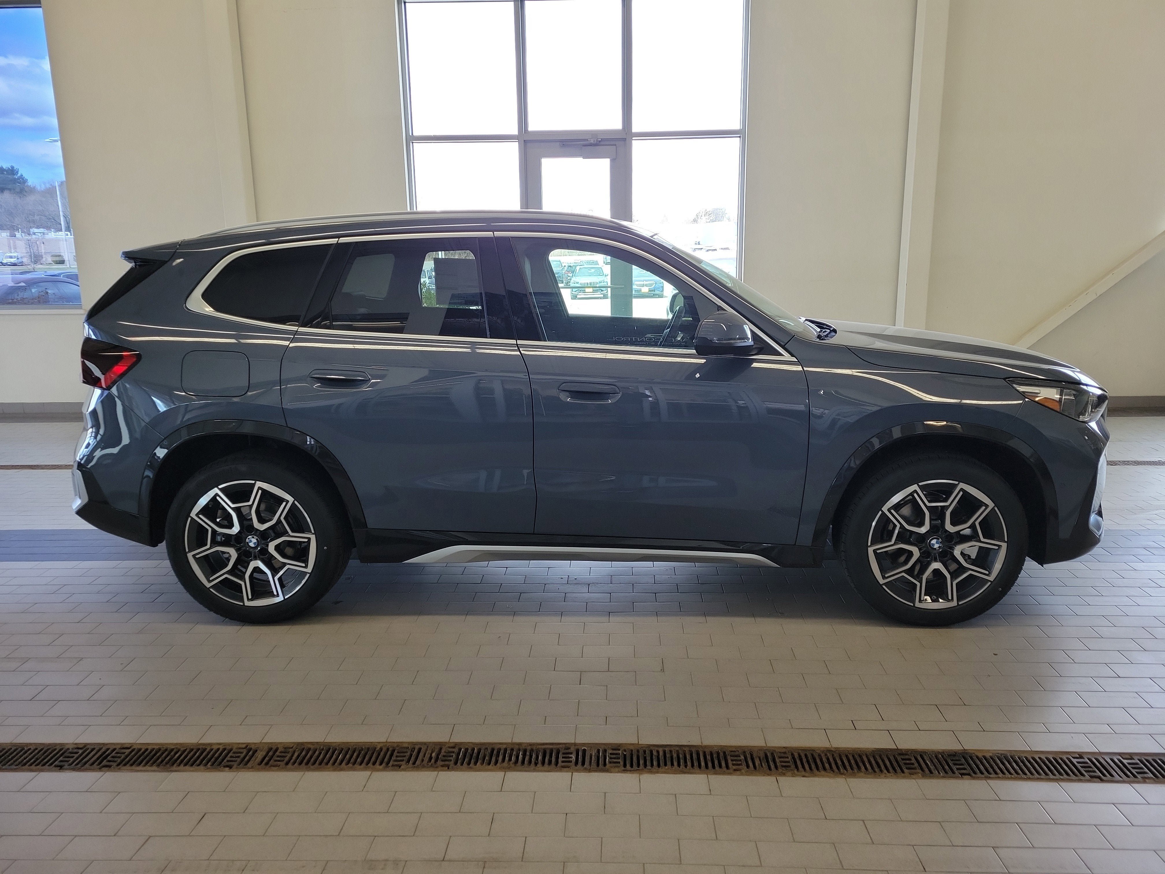 New 2026 BMW X1 xDrive28i w/ Technology Package AWD/4WD image 8