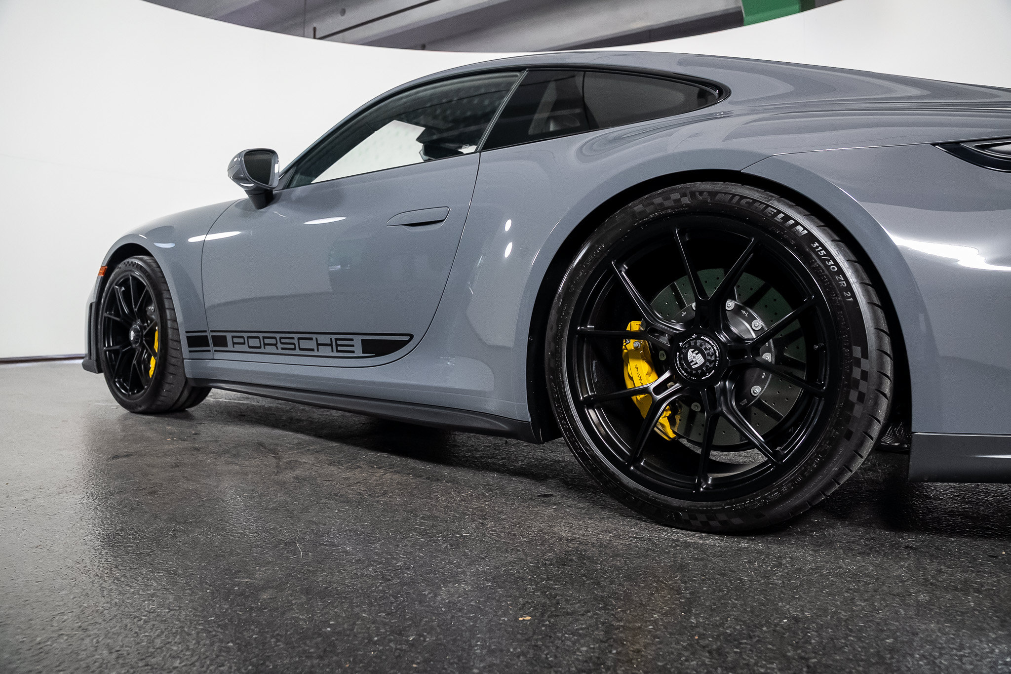 Used 2025 Porsche 911 GT3 RWD image 20