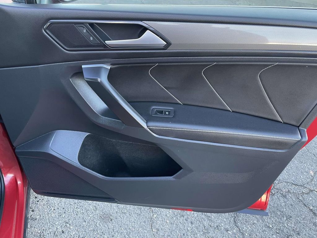 Used 2022 Volkswagen Tiguan SE image 47