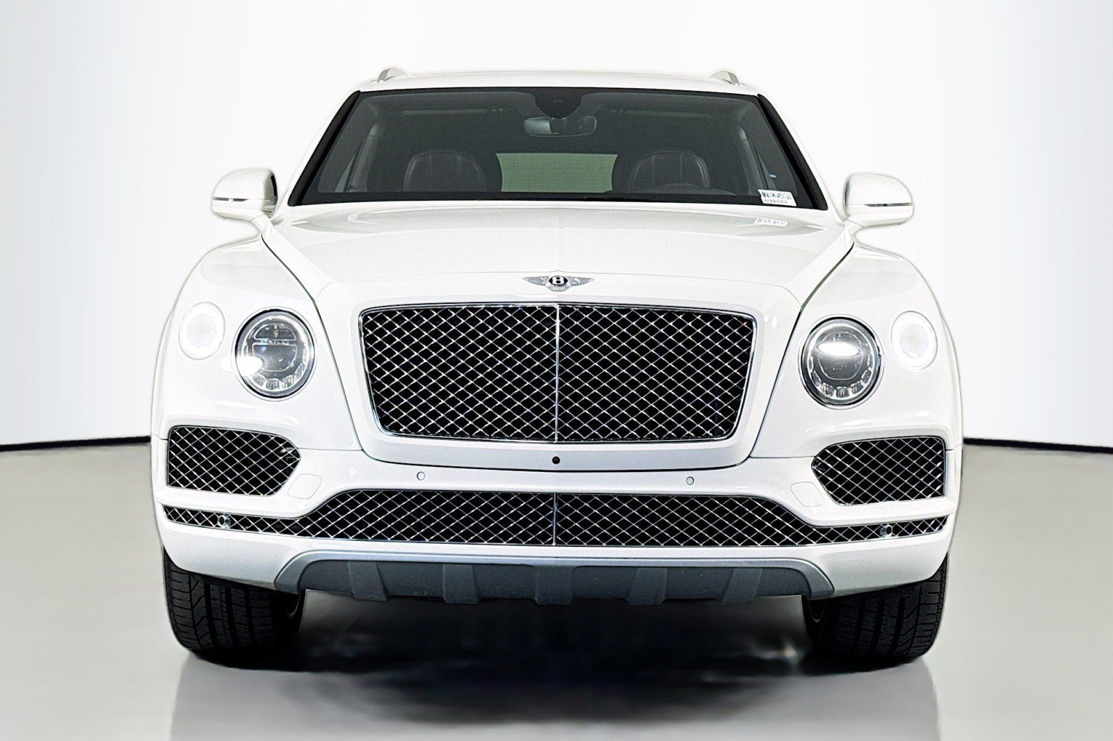 Used 2018 Bentley Bentayga image 2