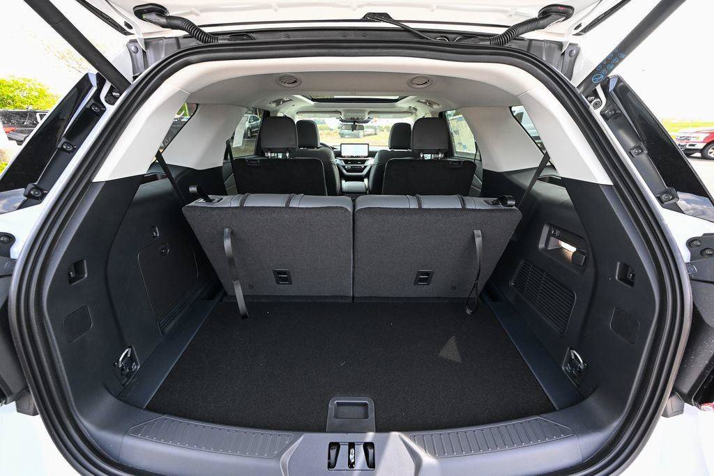 New 2026 Ford Explorer Active w/ Active Comfort Package AWD/4WD image 14
