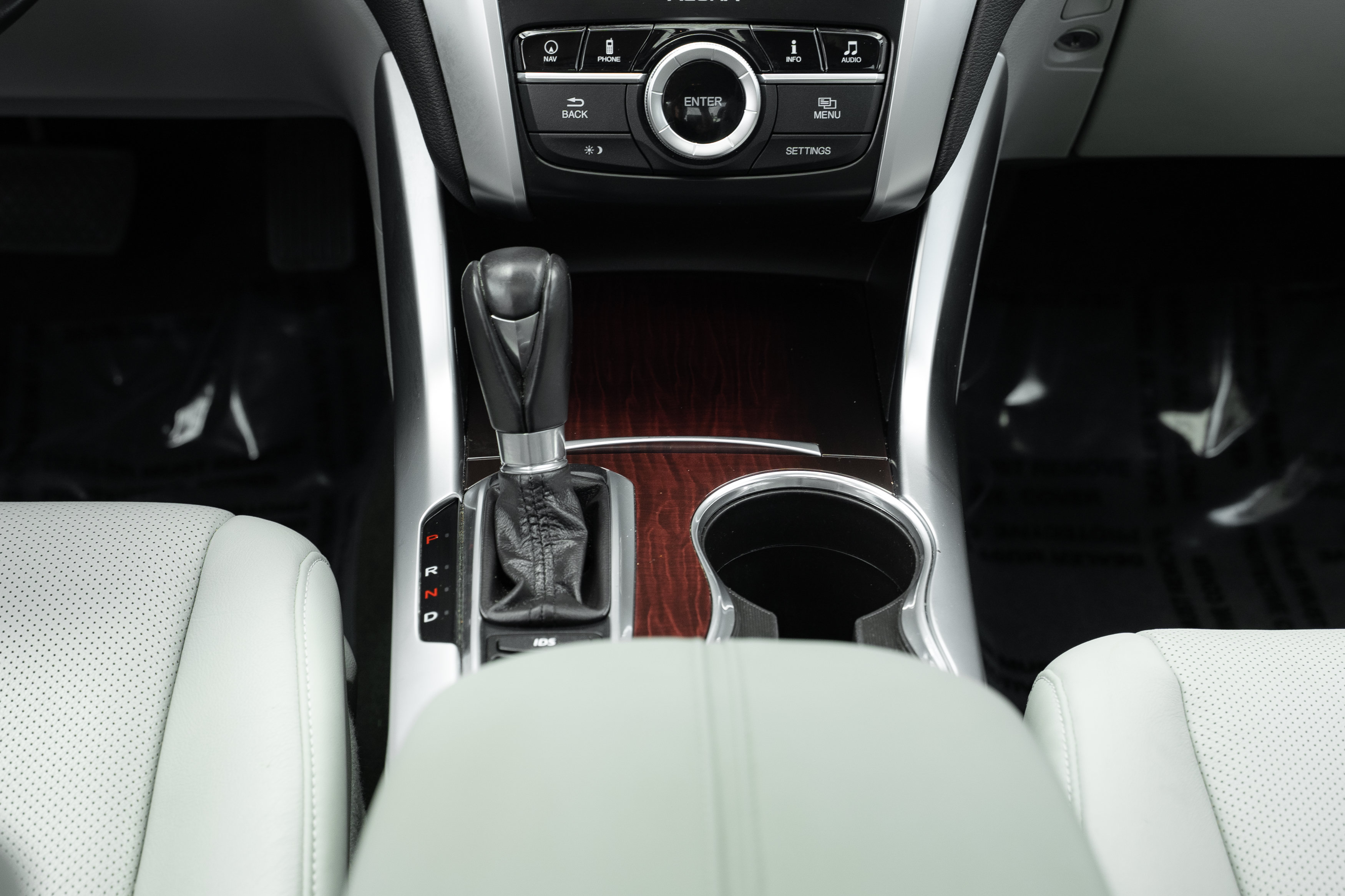 Used 2015 Acura TLX w/ Technology Package FWD image 16