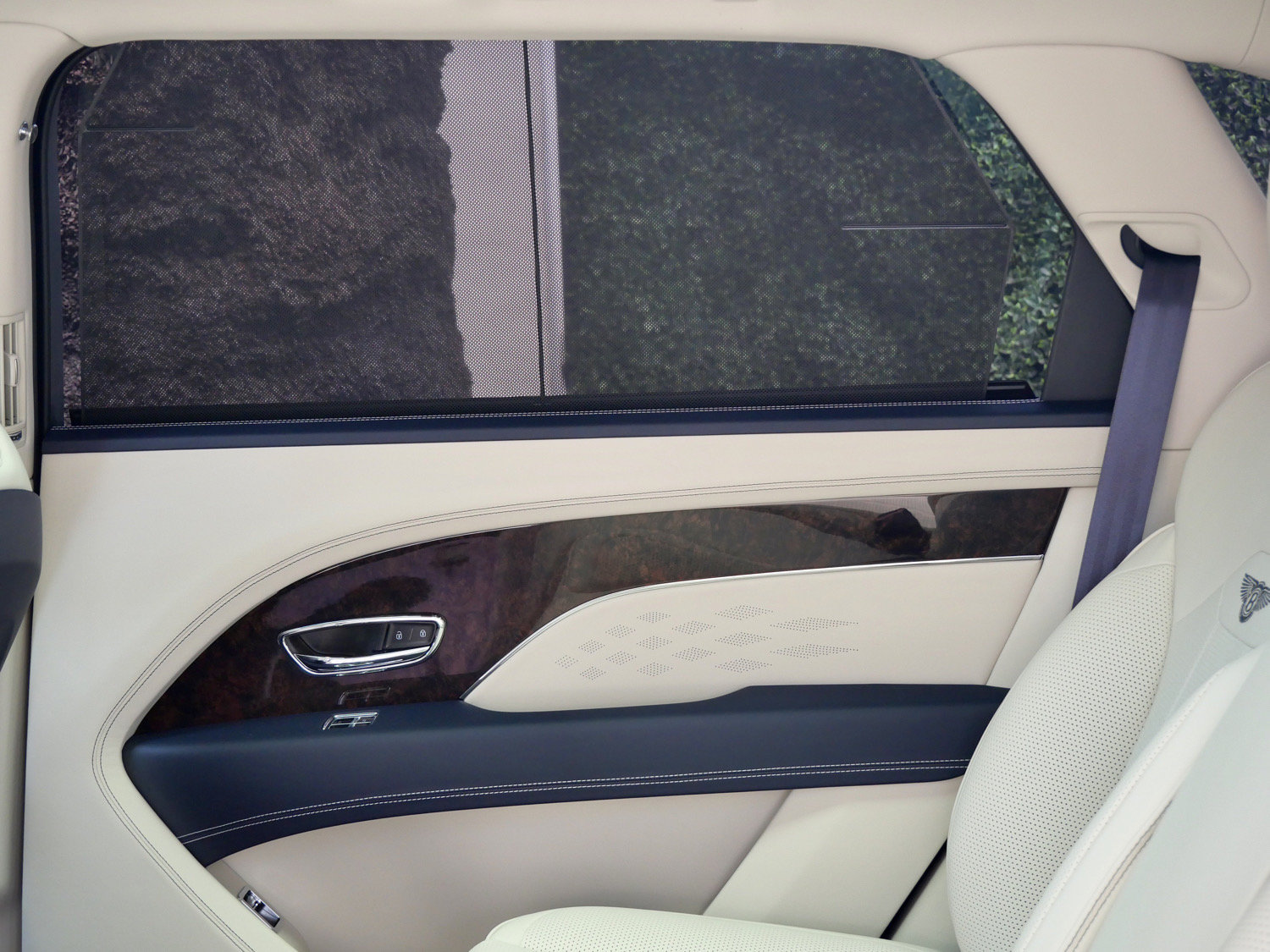Used 2023 Bentley Bentayga Extended Wheelbase AWD/4WD image 20
