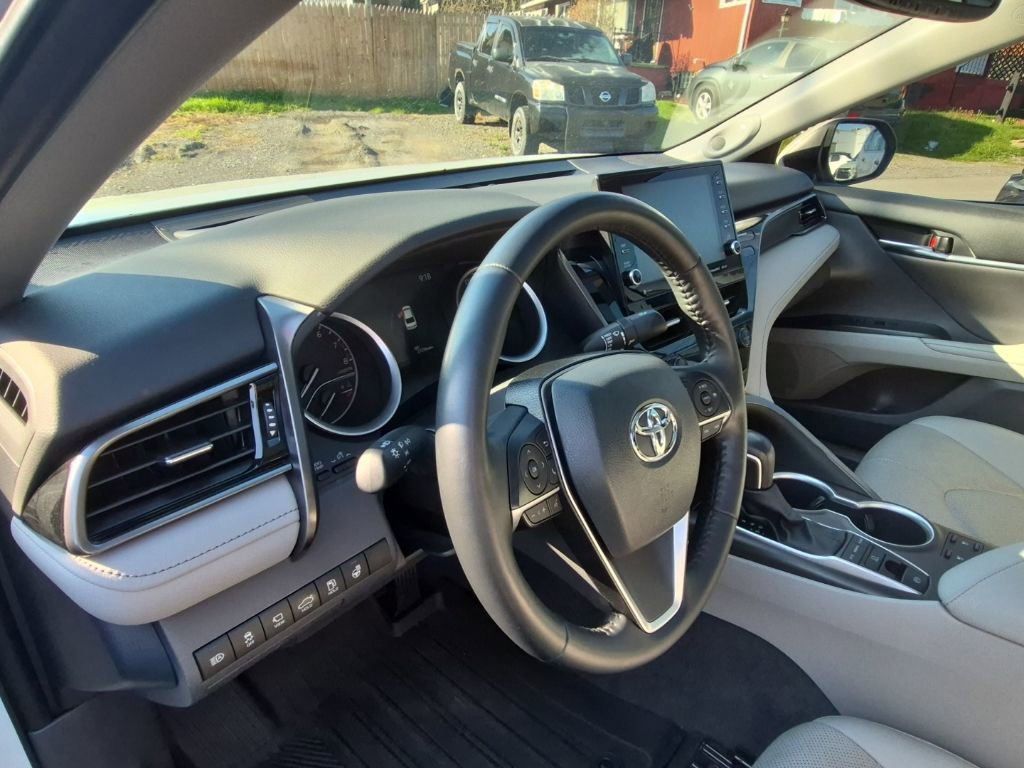 Used 2022 Toyota Camry XLE w/ Navigation Package image 10