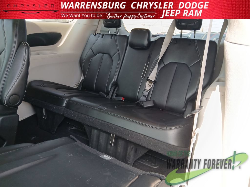 Used 2024 Chrysler Pacifica Touring-L FWD image 15