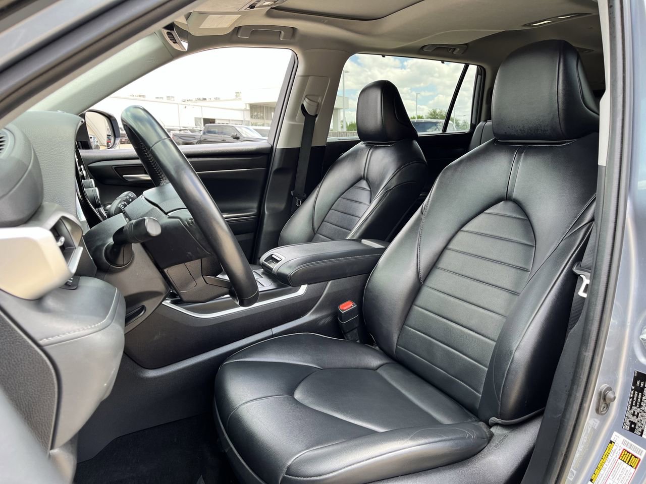 Used 2022 Toyota Highlander XLE image 23