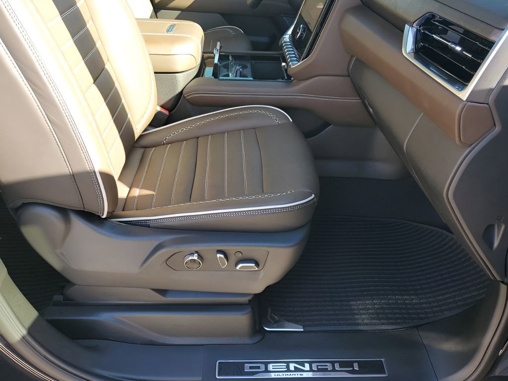 Used 2025 GMC Yukon XL Denali Ultimate image 16