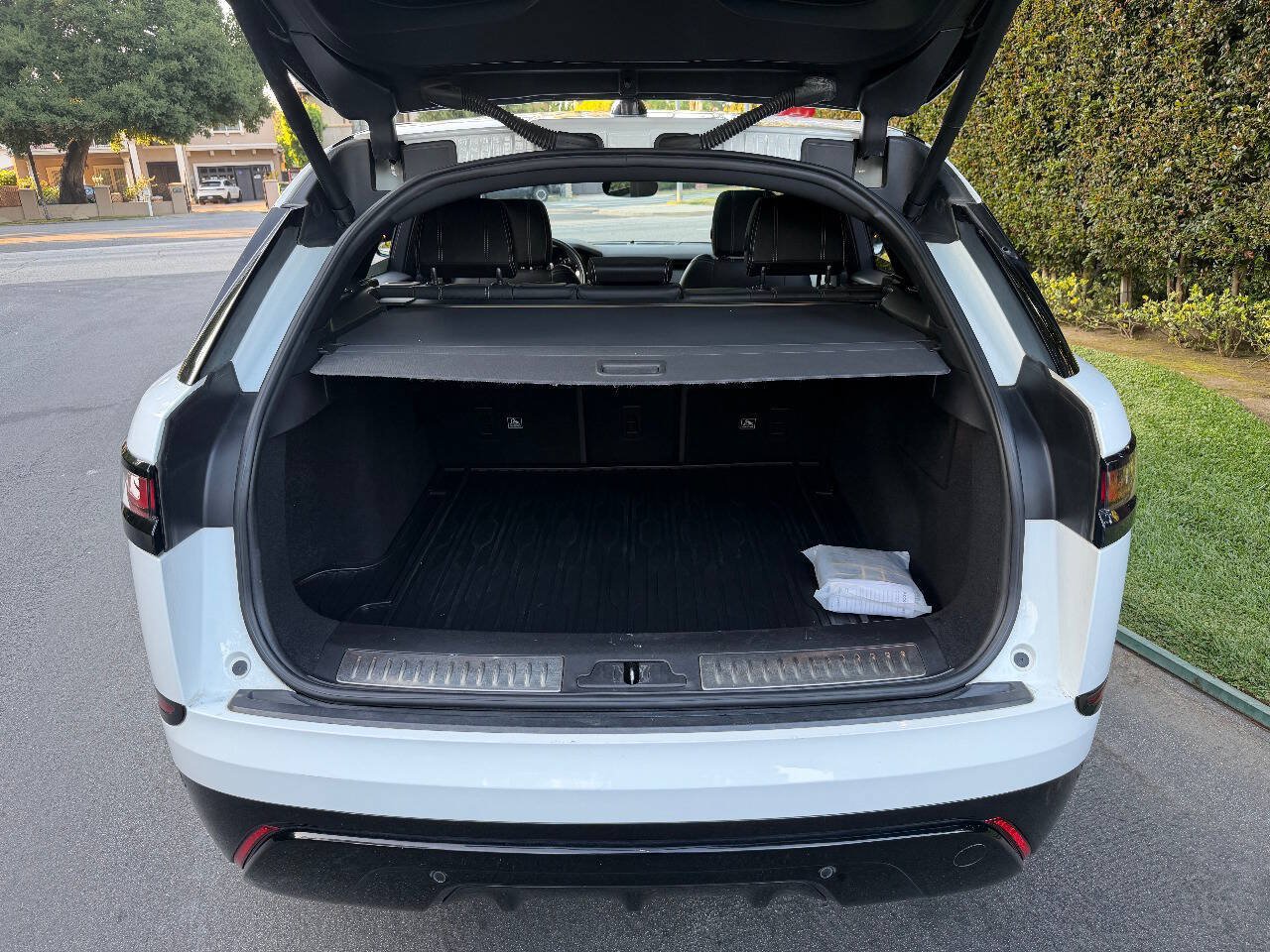 Used 2019 Land Rover Range Rover Velar R-Dynamic SE AWD/4WD image 20