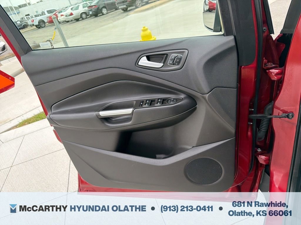 Used 2019 Ford Escape Titanium image 33
