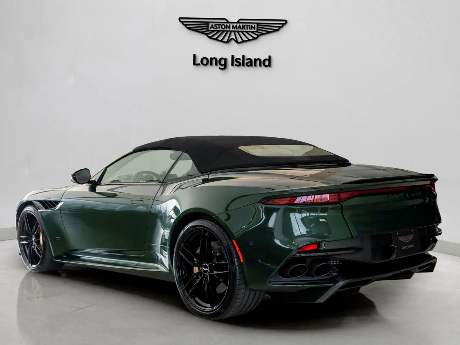 Used 2021 Aston Martin DBS Superleggera Volante image 8