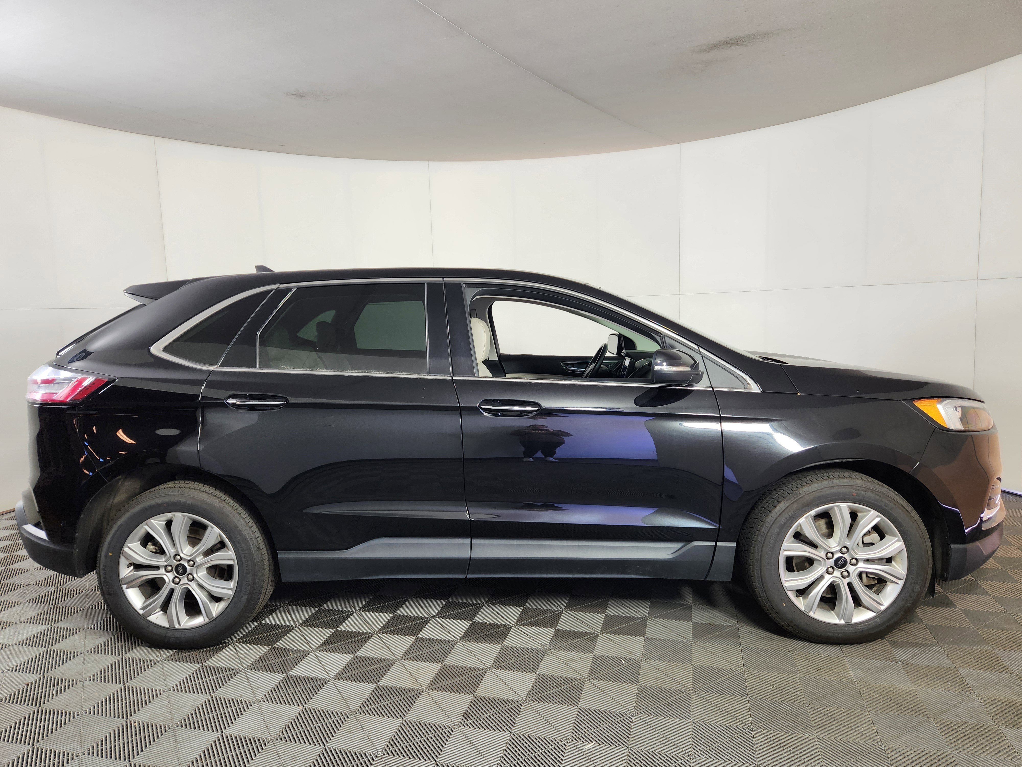 Used 2023 Ford Edge Titanium AWD/4WD image 8