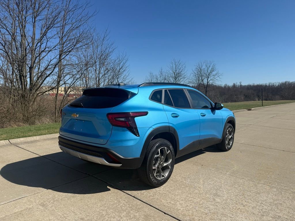 Used 2025 Chevrolet Trax LT image 3